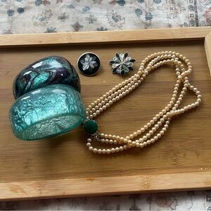 5 Piece Jewelry Listing in Beautiful shades of green, black and Cream